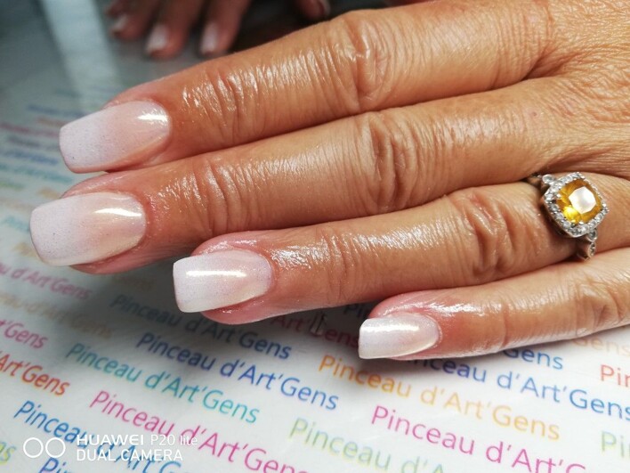 Faux ongles extensions au chablon