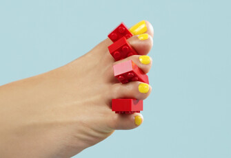 Pieds avec vernis