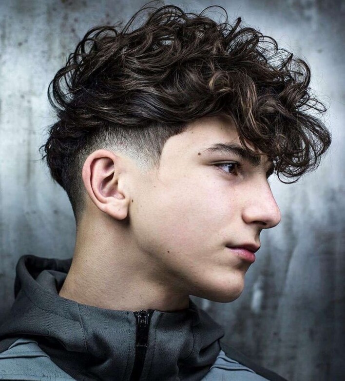 Coupe cheveux bouclés