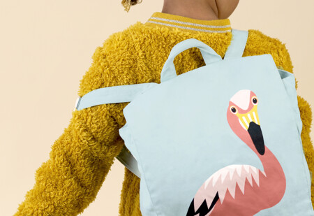 enfant avec sac à dos