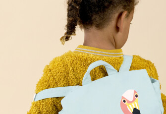 enfant avec sac a dos