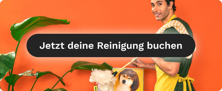 Reinigungskraft beim Putzen mit CTA ‚Meine Reinigung buchen