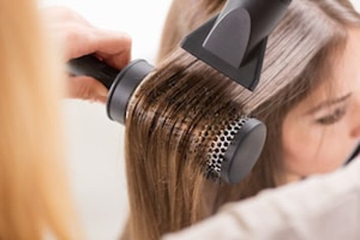 Brushing au sèche cheveux