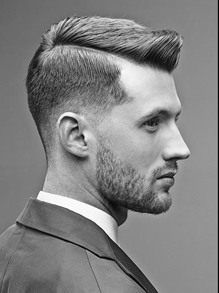 Coupe homme raie sur le côté