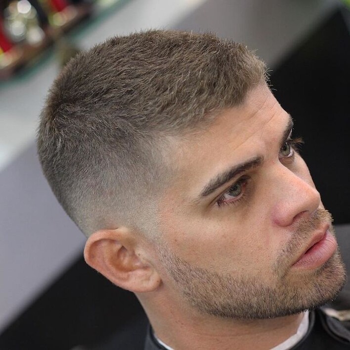 Coupe de cheveux courte homme