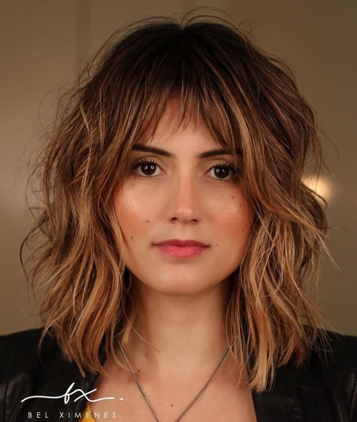 Coupe décontractée cheveux bouclés