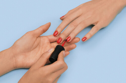 Manucure + pose de vernis à domicile