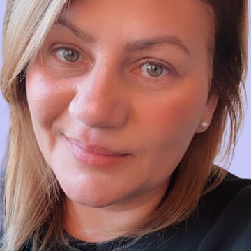 Hairdresser at home, Watchetts - Maria