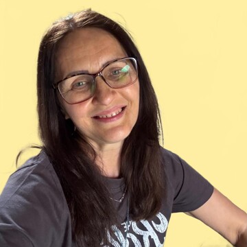 Domestic cleaner, Stantonbury - Laura Simona