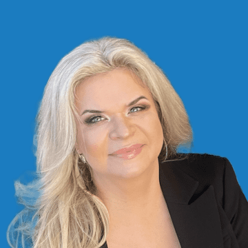 Hairdresser at home, Shirley North - Edita