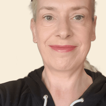 Massage at home, Woodside London - Julia