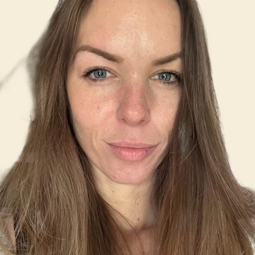 Domestic cleaner, Goodmayes - Renata