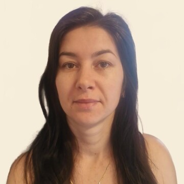 Domestic cleaner, Whitley Reading - Lidia