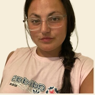 Hairdresser at home, Underhill - Daniella