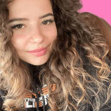 Beautician at home, Chiswick Riverside - Mara Ioana