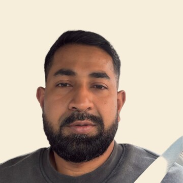 Domestic cleaner, De Bruce - Mohamed Ifan