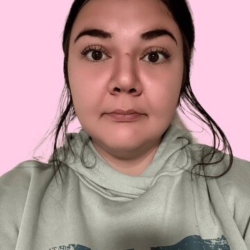 Domestic cleaner, Mark Hall - Andreea