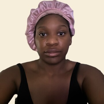 Hairdresser at home, North Bermondsey - Twayna