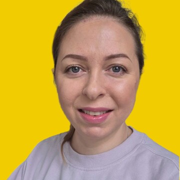 Domestic cleaner, Empress - Lora