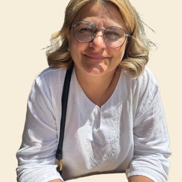 Domestic cleaner, Hollybush - Nicoleta